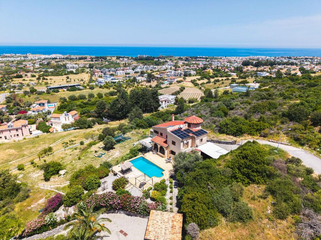 Main image of property: Karsiyaka, Girne