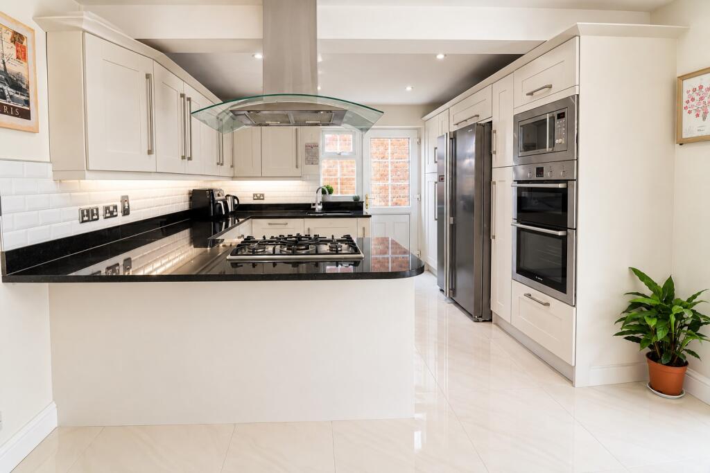 House in Luton - View 3