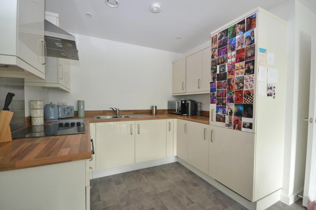 4 Canal Street, Campbell Park, Milton Keynes, Buckinghamshire, MK9 4BQ photo 2