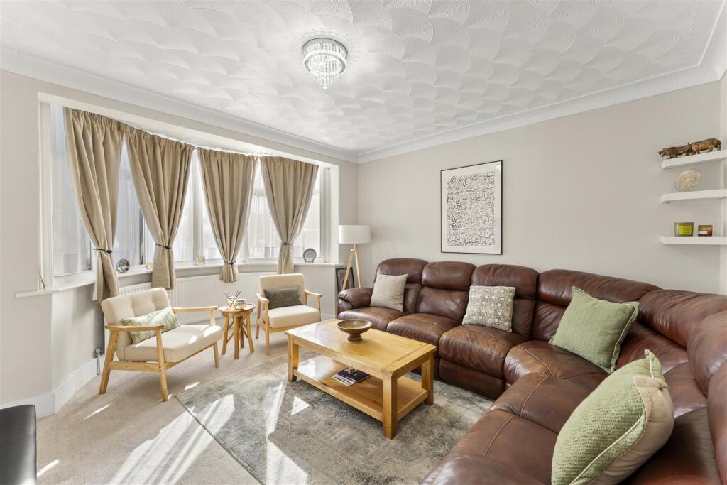 House in London, Vicarage Farm, Hounslow West - View 3