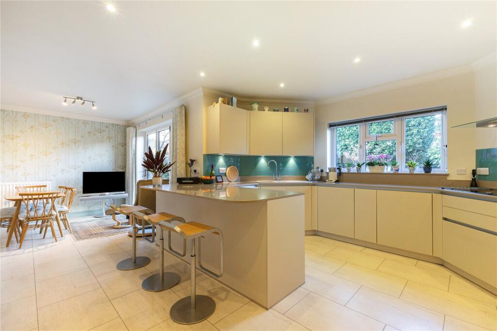 Viburnum Close, Cheltenham, Gloucestershire, GL50 photo 2