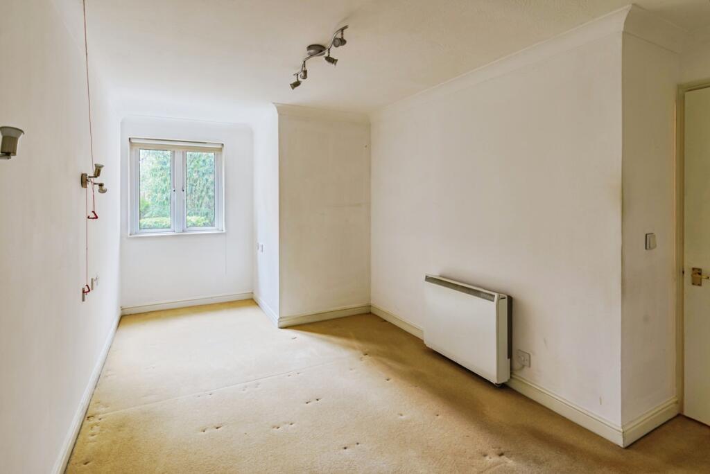 Apartment in Mid Sussex, East Grinstead - View 5