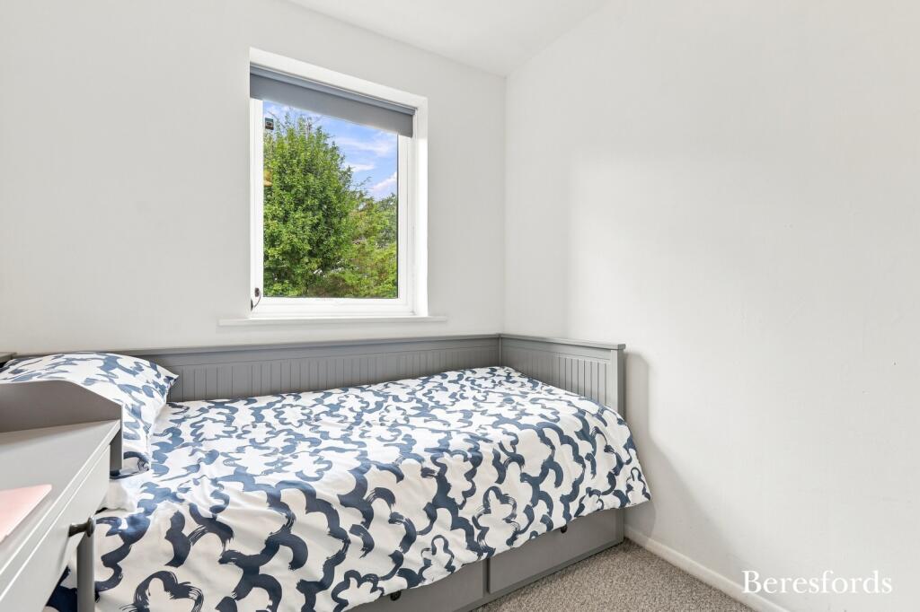 Apartment in London, Rush Green - More