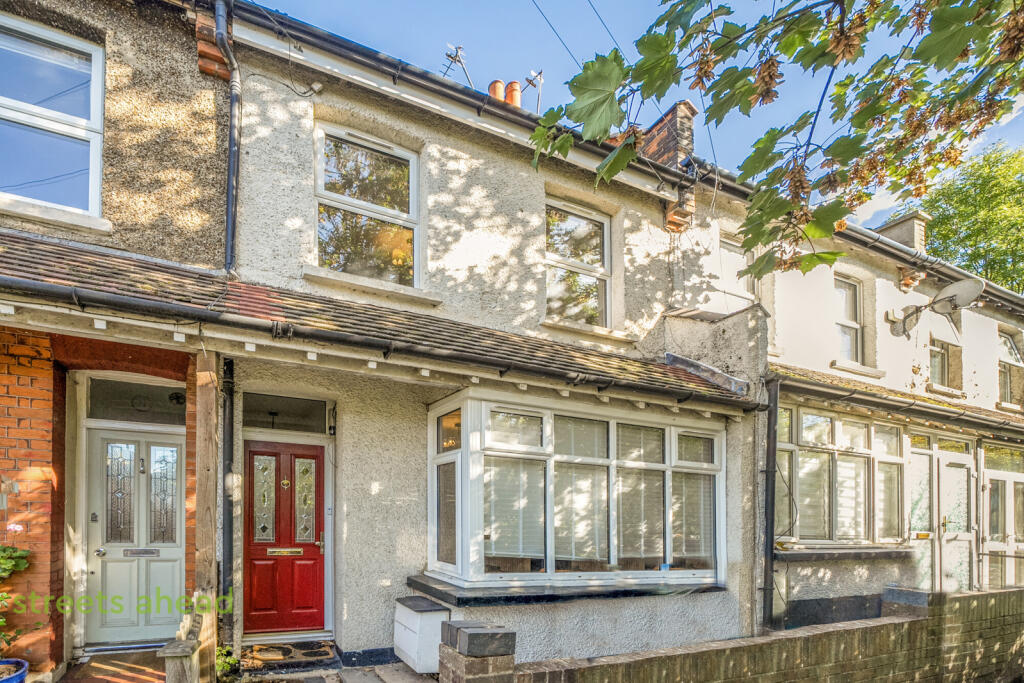 2-bed terraced on Stoats Nest Road, Coulsdon, CR5, £375,000