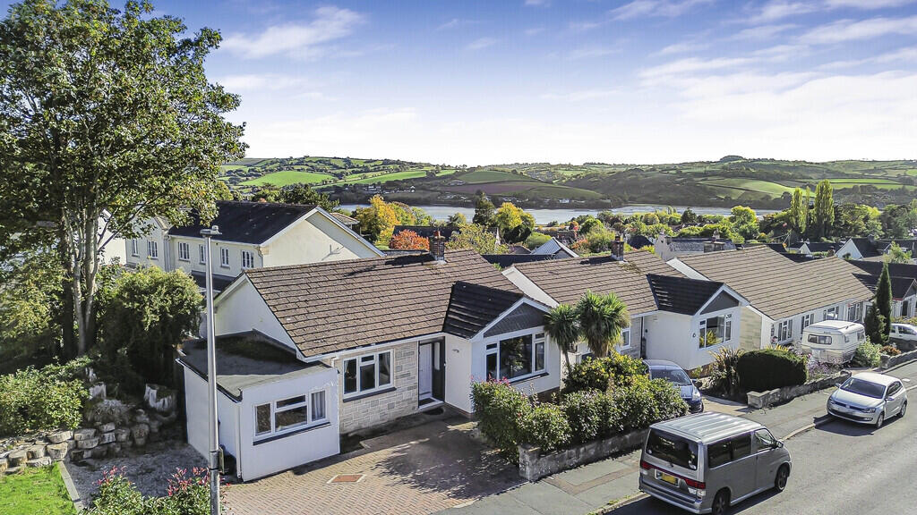 2-bed detached on Bishops Avenue, Bishopsteignton, TQ14 9RA, £400,000