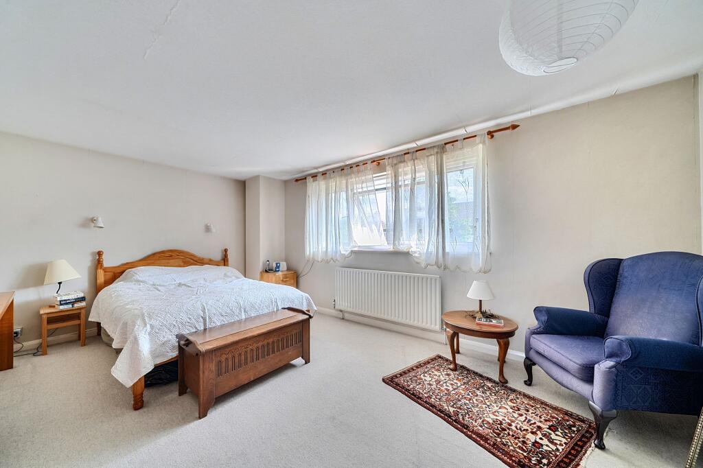 House in Mole Valley, Ashtead Park - More