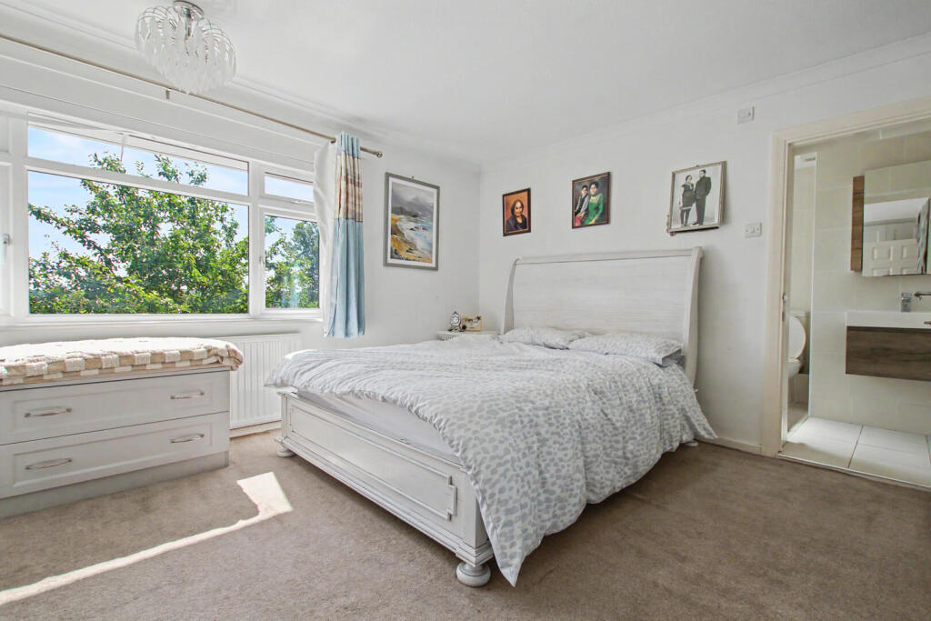 House in Dartford - More