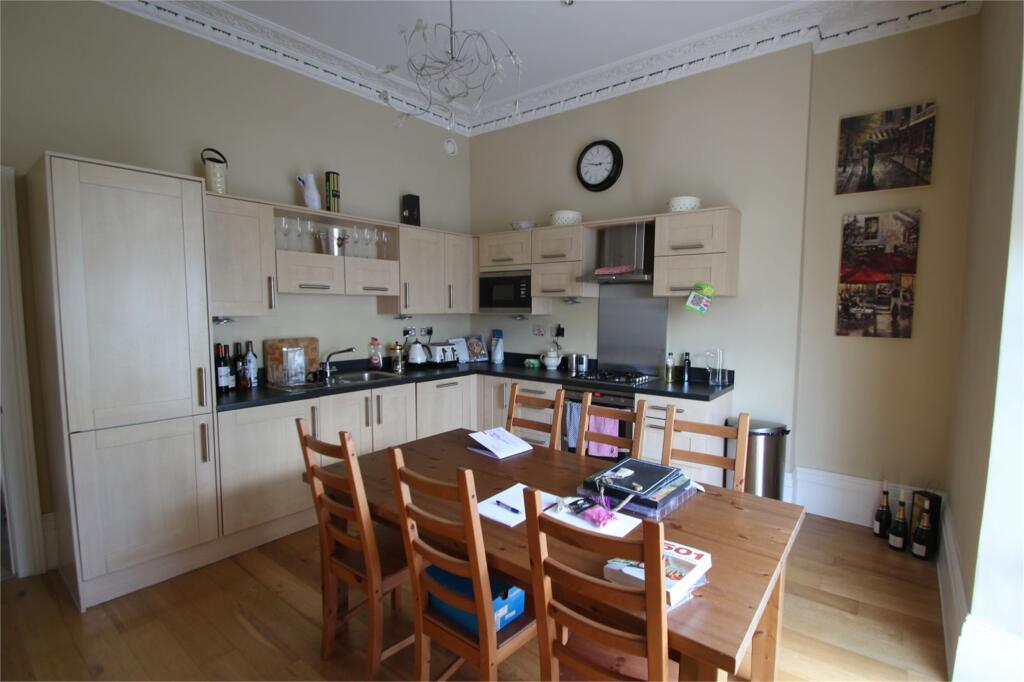 2 bedroom maisonette for rent