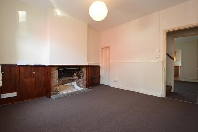 3 bedroom Town House House in Godalming photo 4