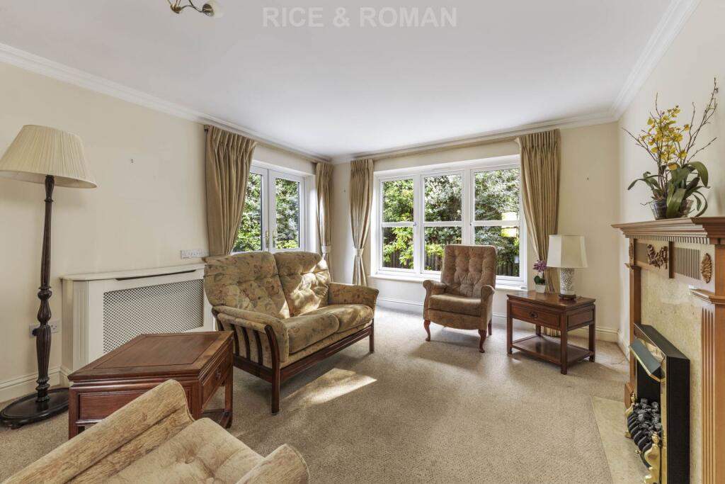 House in Surrey Heath, Surrey - View 4