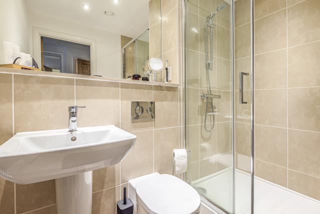 Apartment in Newbury, Greenham - View 2