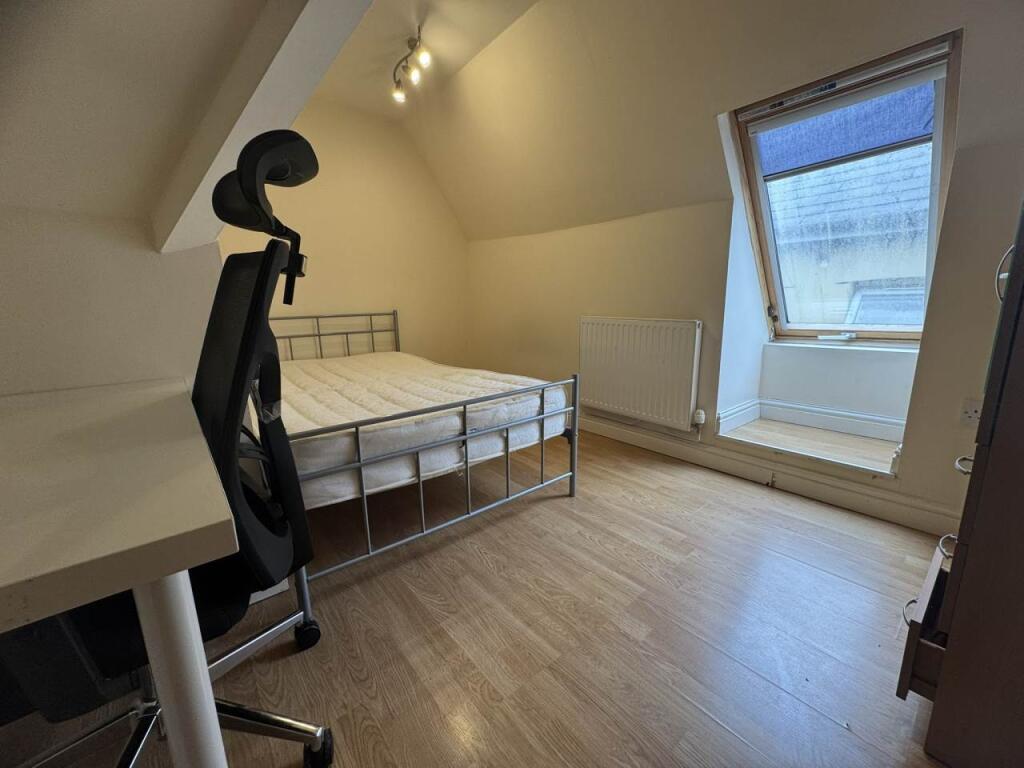 Apartment in Cardiff, Tredegarville, Roath - View 2