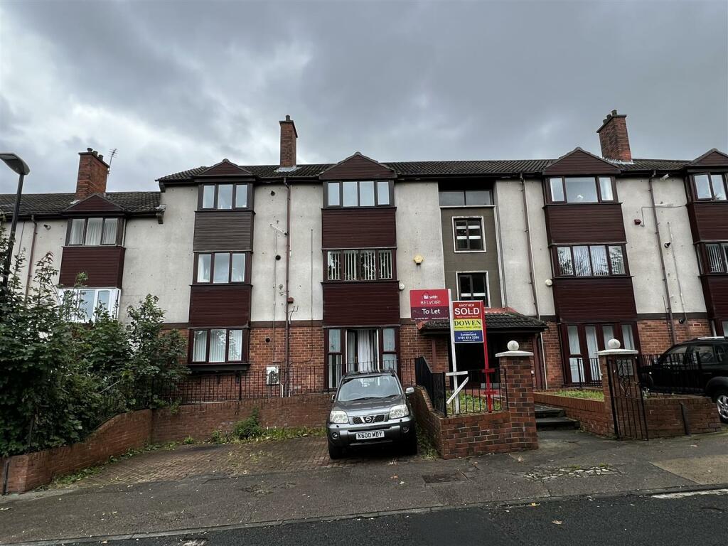 2-bed flat on Aydon House, Farringdon, Sunderland, £57,950