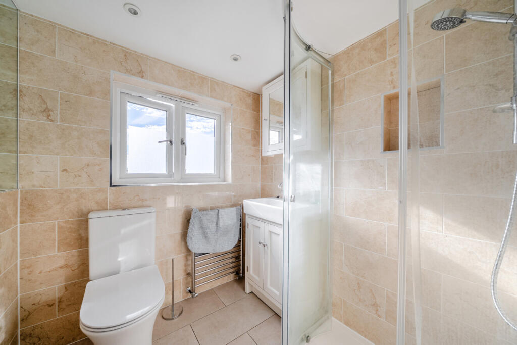 House in London, Summerstown - More