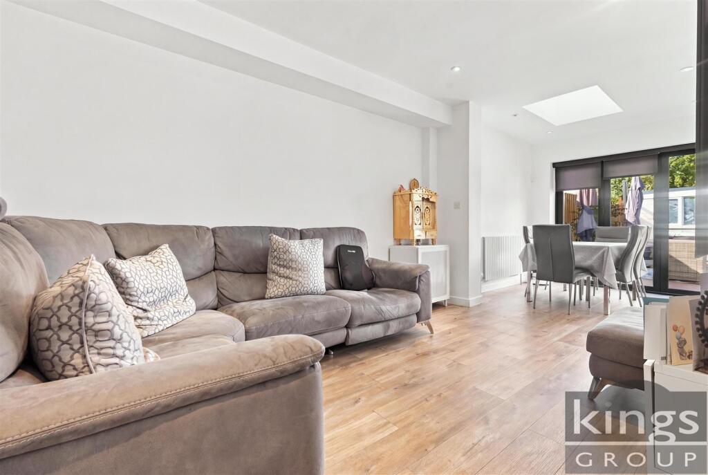 House in London, Carterhatch, Southbury - View 4