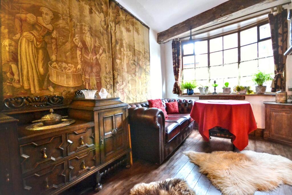 House in Tewkesbury, Priors Park - View 3