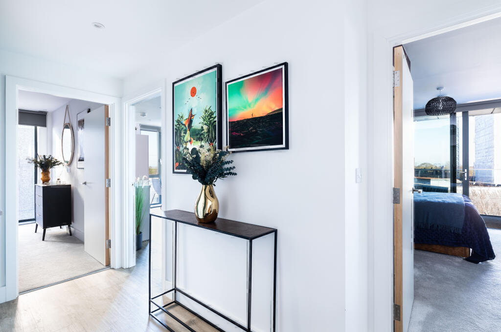 Apartment in Spelthorne, Surrey - View 3