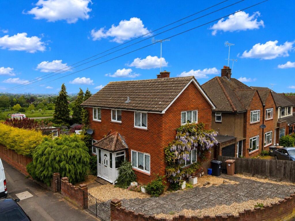 Main image of property: Fairford Avenue, Luton, Bedfordshire, LU2