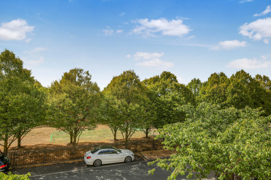 House in Elmbridge, Surrey - View 4