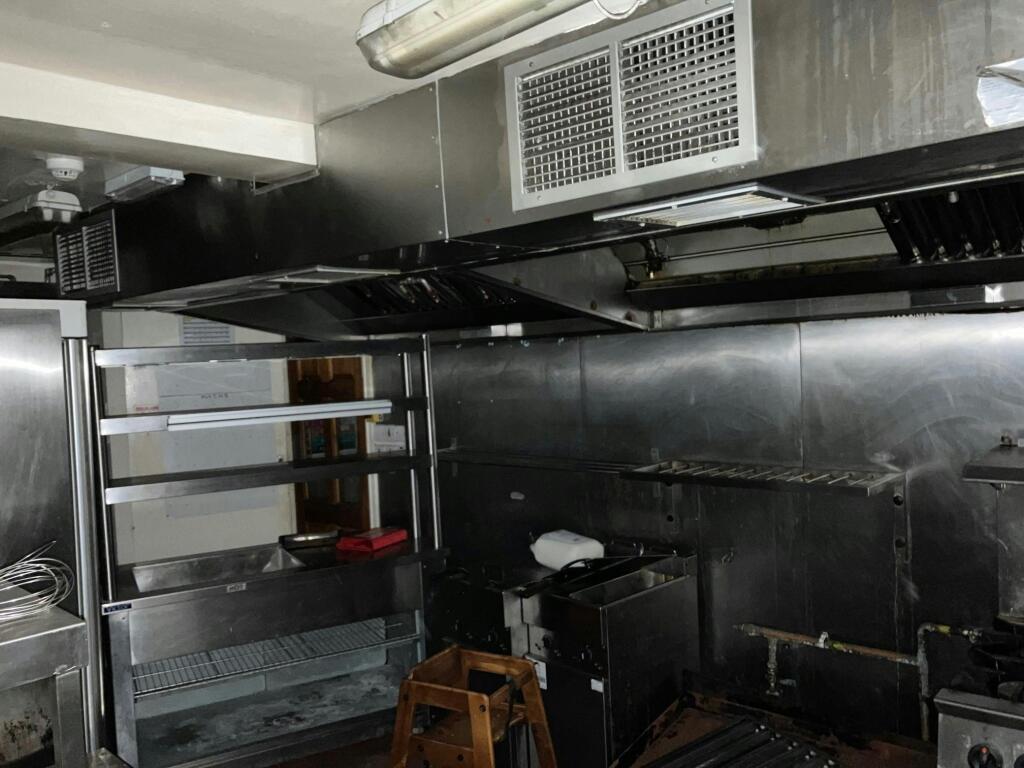 5 Queen Kitchen.jpg