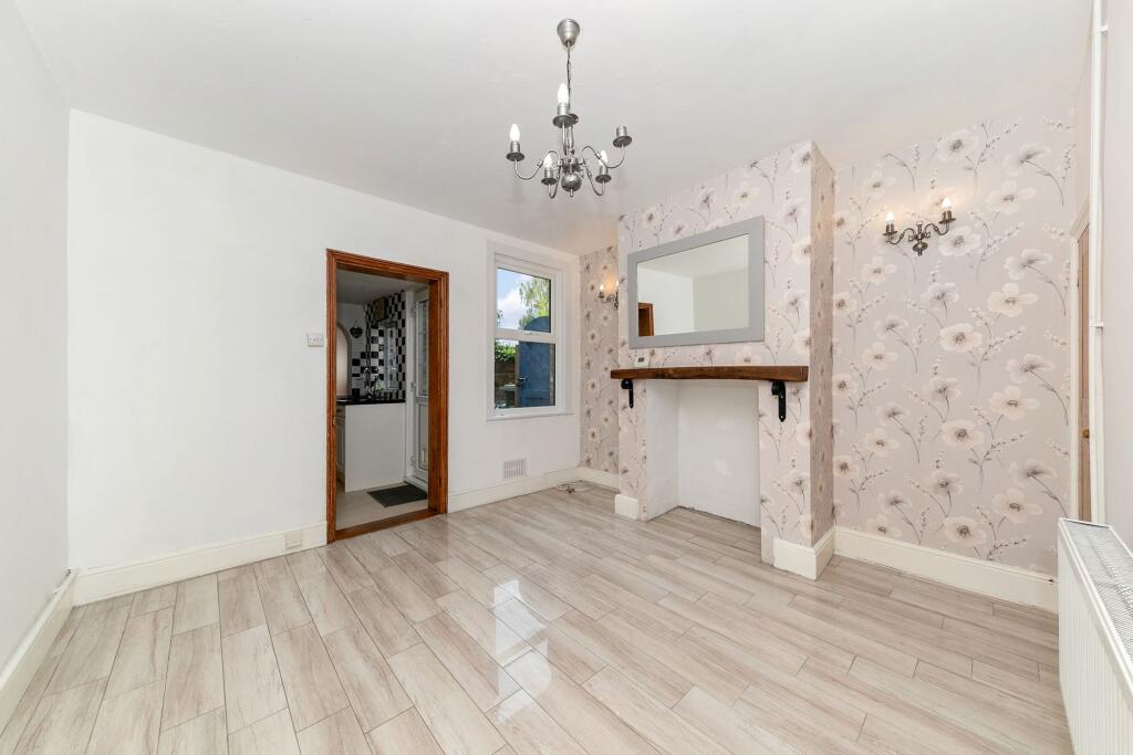 House in Huntingdonshire, Newtown, Huntingdon - More