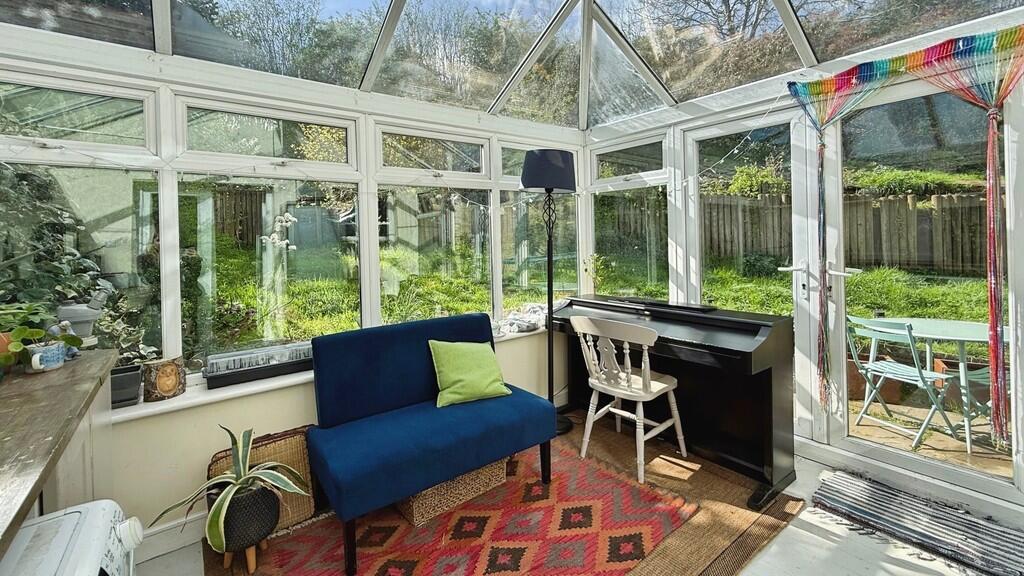 Additional image 6 of Kissing Batch, Frome