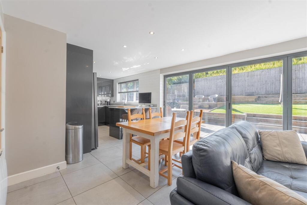 Ambleside Drive photo 4