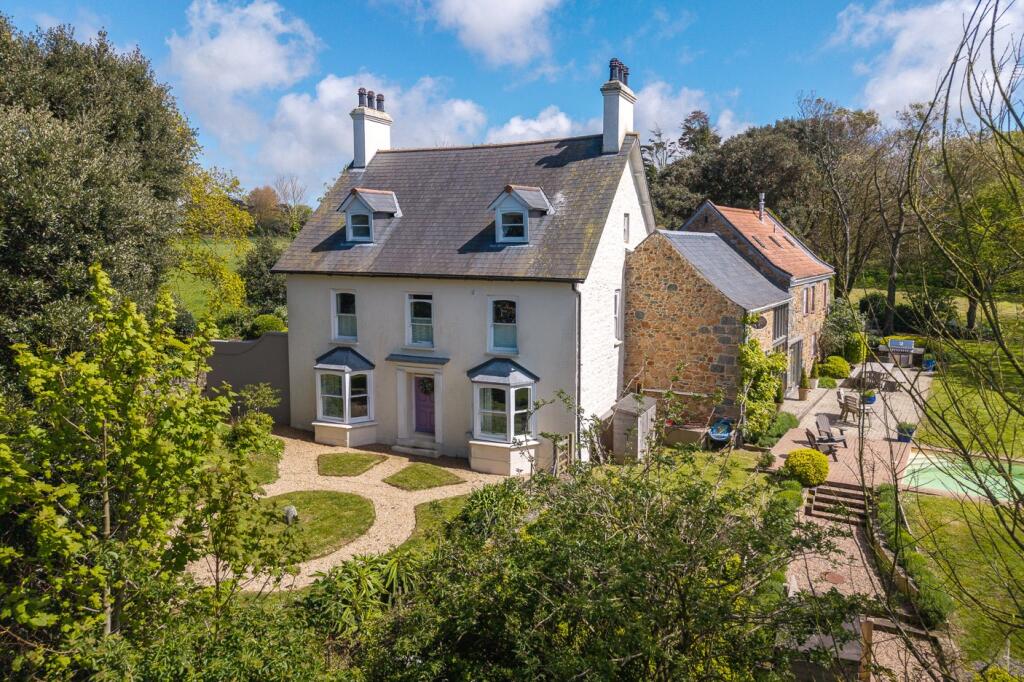 Main image of property: Silver Sixpence, Rue Du Hechet, Castel, GY5