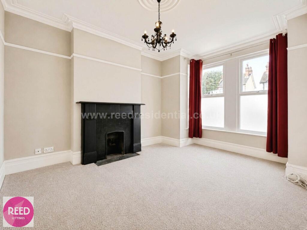 Apartment in Southend-on-Sea - More