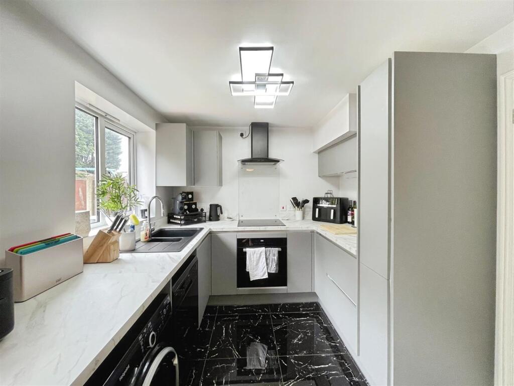 House in Ashfield, Kirkby-in-Ashfield, Sutton-in-Ashfield - View 2