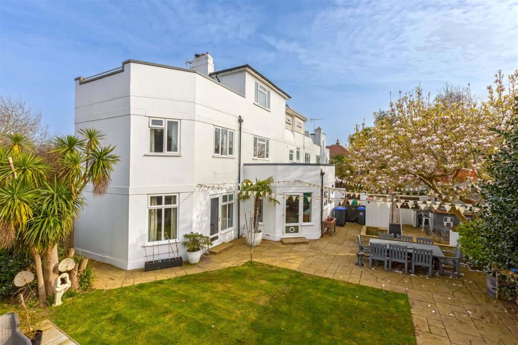 Main image of property: Shaftesbury Avenue, Goring-By-Sea