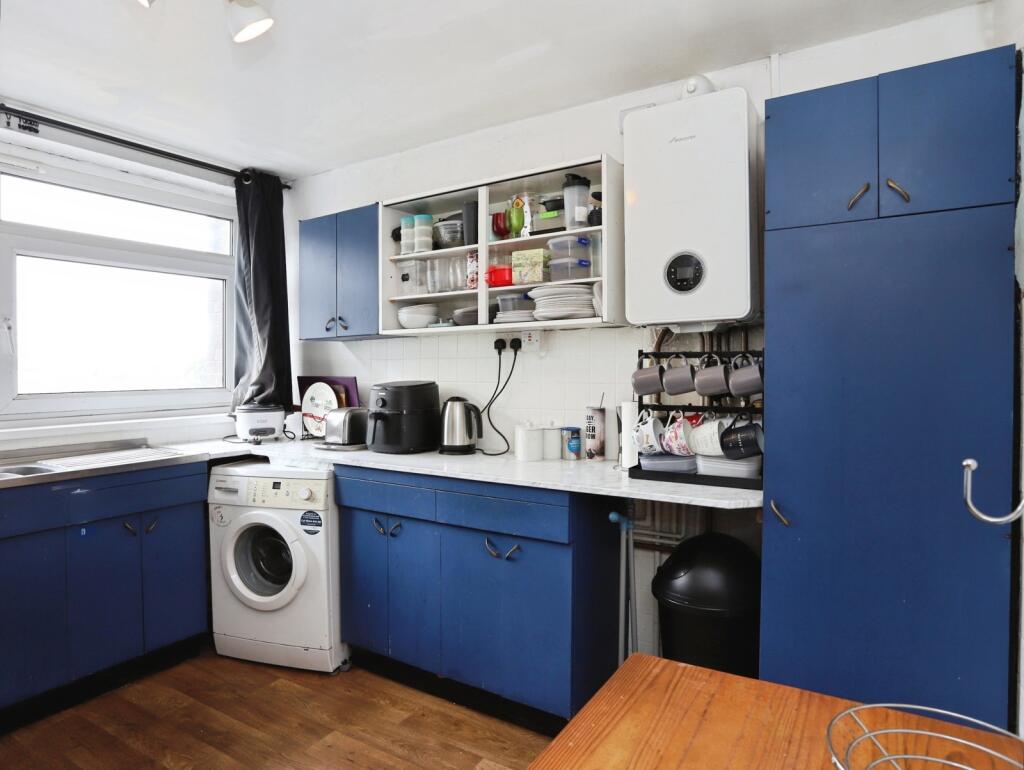 Apartment in Newport, Stow Hill - More