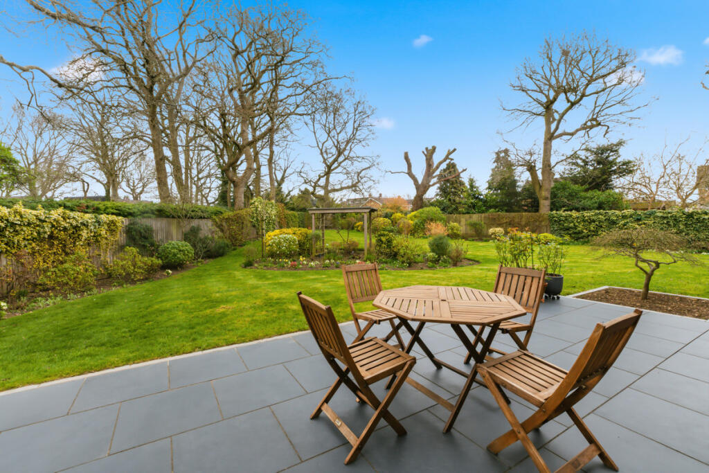 House in Rugby, Warwickshire - View 2