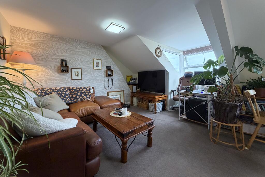 Main image of property: Flat 5, 7 Abbey Terrace, Hudson Street, Whitby, North Yorkshire, YO21 3HQ