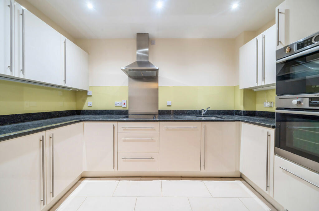 Wispers Lane, Haslemere, Surrey, GU27 photo 2