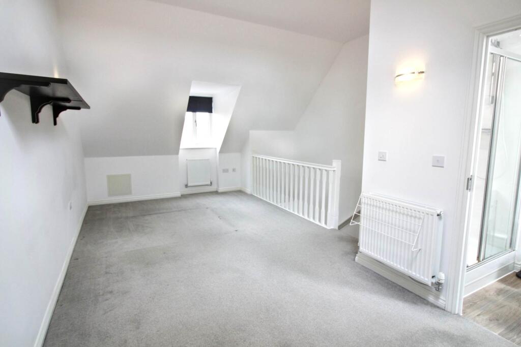 House in Aylesbury, Berryfields - More