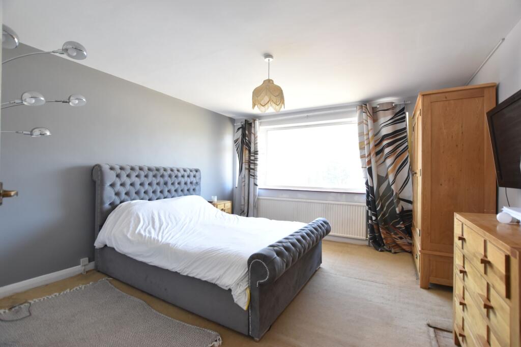Cannon Grove, Fetcham, KT22 - View 6