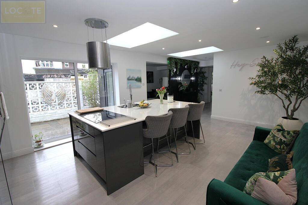 Church Road Flixton photo 3