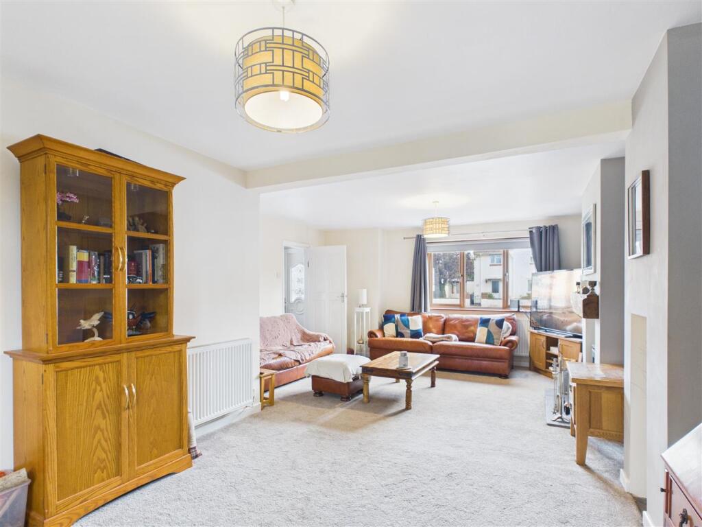 House in Evesham, Offenham - More