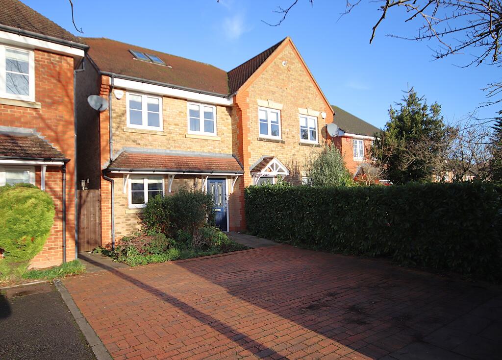 Main image of property: Woodbury Close, Maidenhead