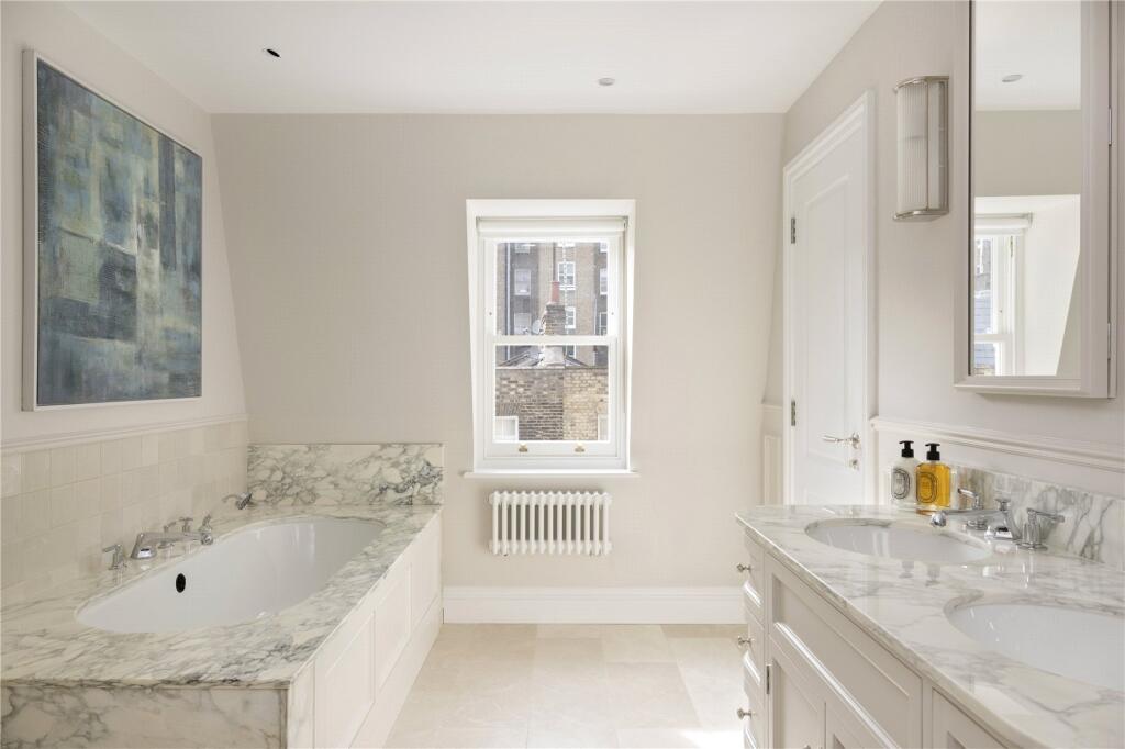 House in London, Kensal Town, Bayswater - More
