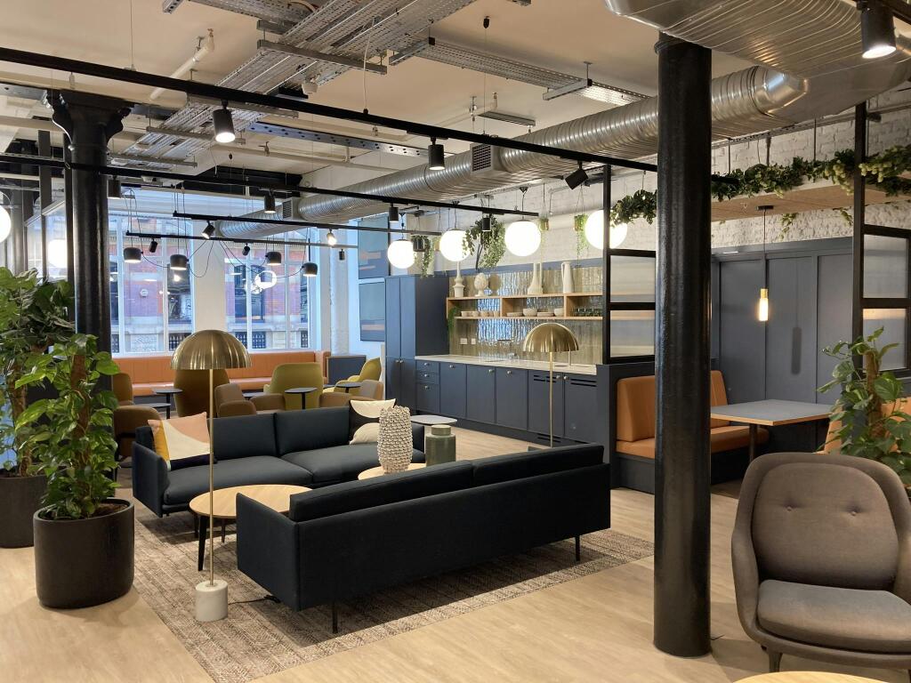 Reception/Business Lounge