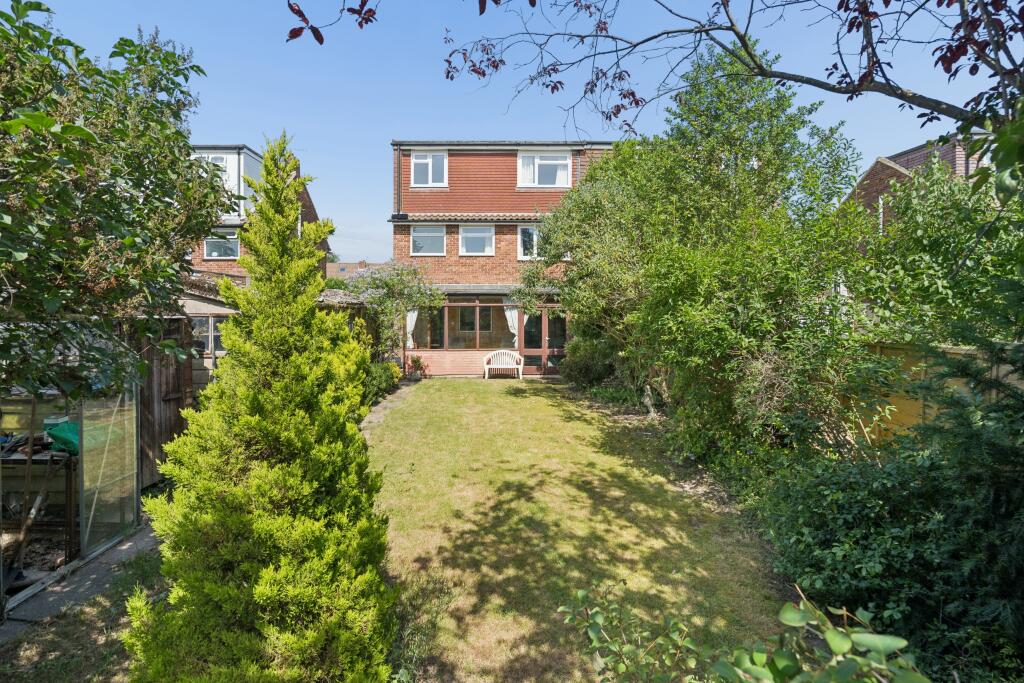 Criss Grove, Chalfont St Peter, Buckinghamshire SL9 photo 4