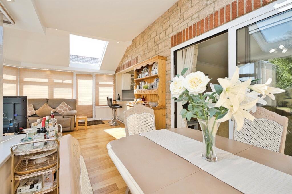 Wraxhill Road, YEOVIL photo 4