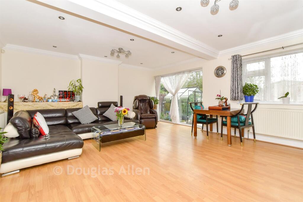 House in Epping Forest, Chigwell - View 4