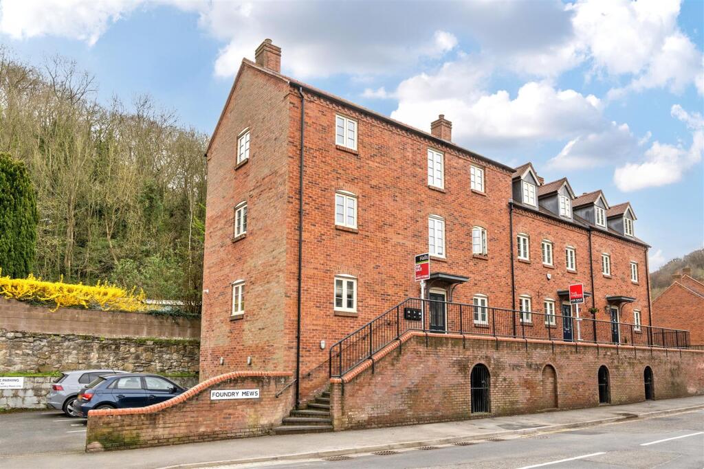 2-bed flat on Dale End, Telford, £165,000