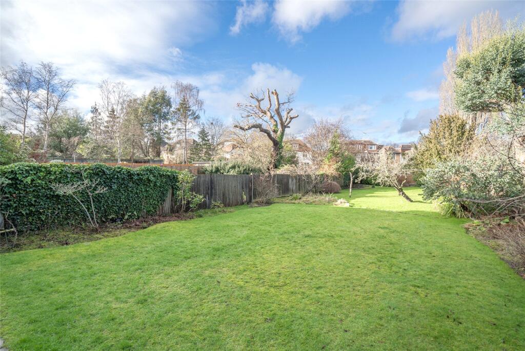 Woodside Avenue, Highgate, London, N6 - More