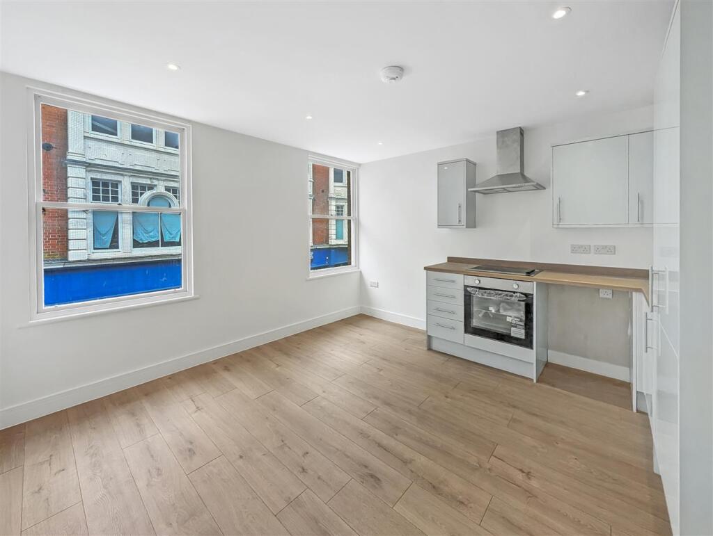 Apartment in Colchester, New Town - View 2