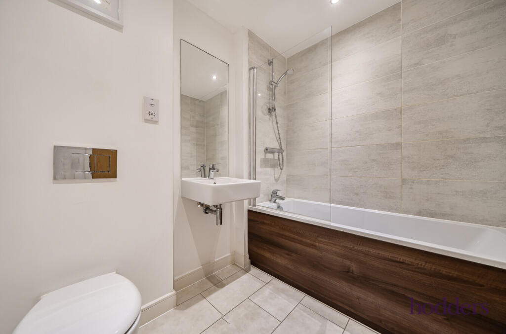 Apartment in Addlestone, Bleriot Gate - View 5
