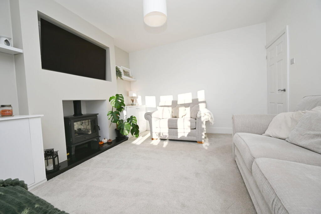 Pontefract Road, Cudworth, Barnsley, S72 8AG photo 4
